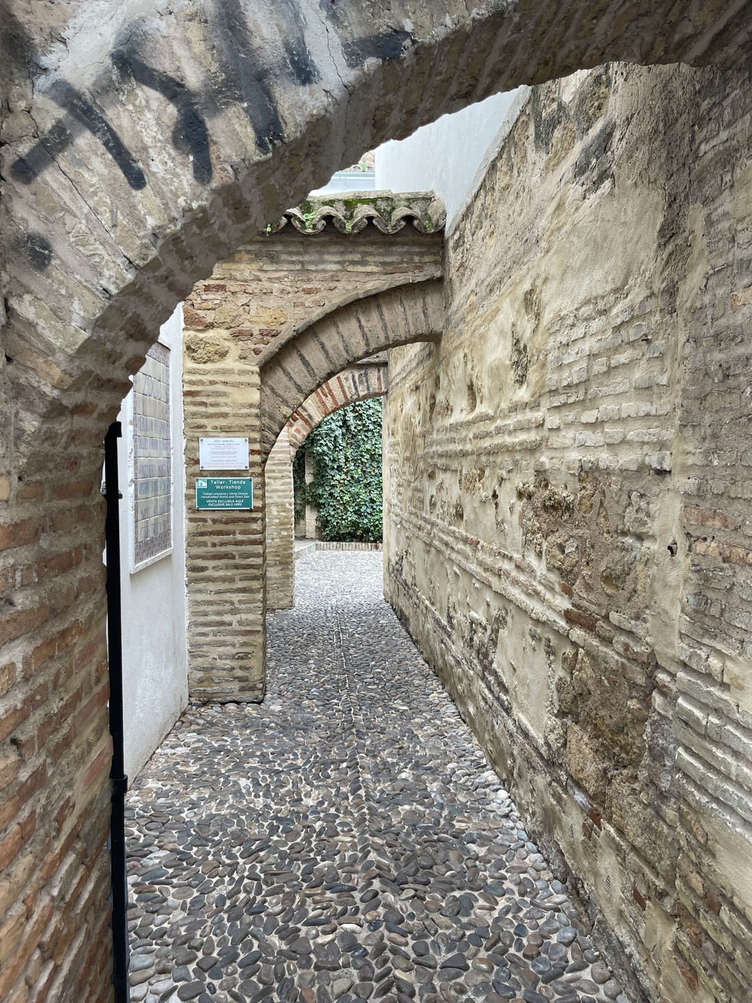 Рубен - профессиональный гид, который любит свое дело и свой город! С таким человеком узнаешь много