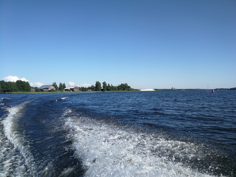 Своей компанией по Карелии: петроглифы, Марциальные воды, Кижи и прогулка на катере