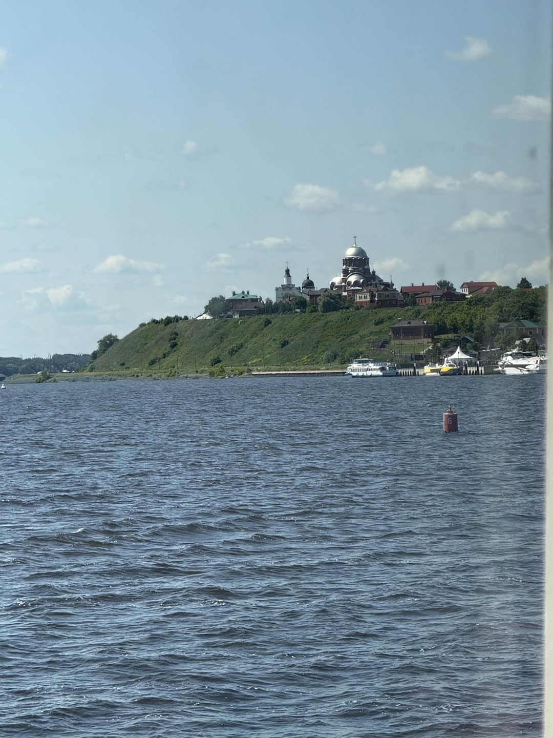 Наша экскурсия прошла великолепно😊 очень красивые виды пока плывешь до полуострова и сам полуостров прекрасен. огромное