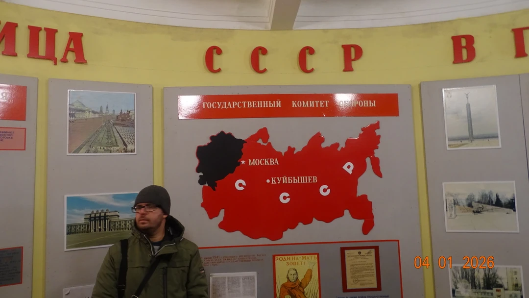 Экскурсия, то что называется «мастси». Не только посещение «Бункера Сталина», но и подробная экскурсия по местам