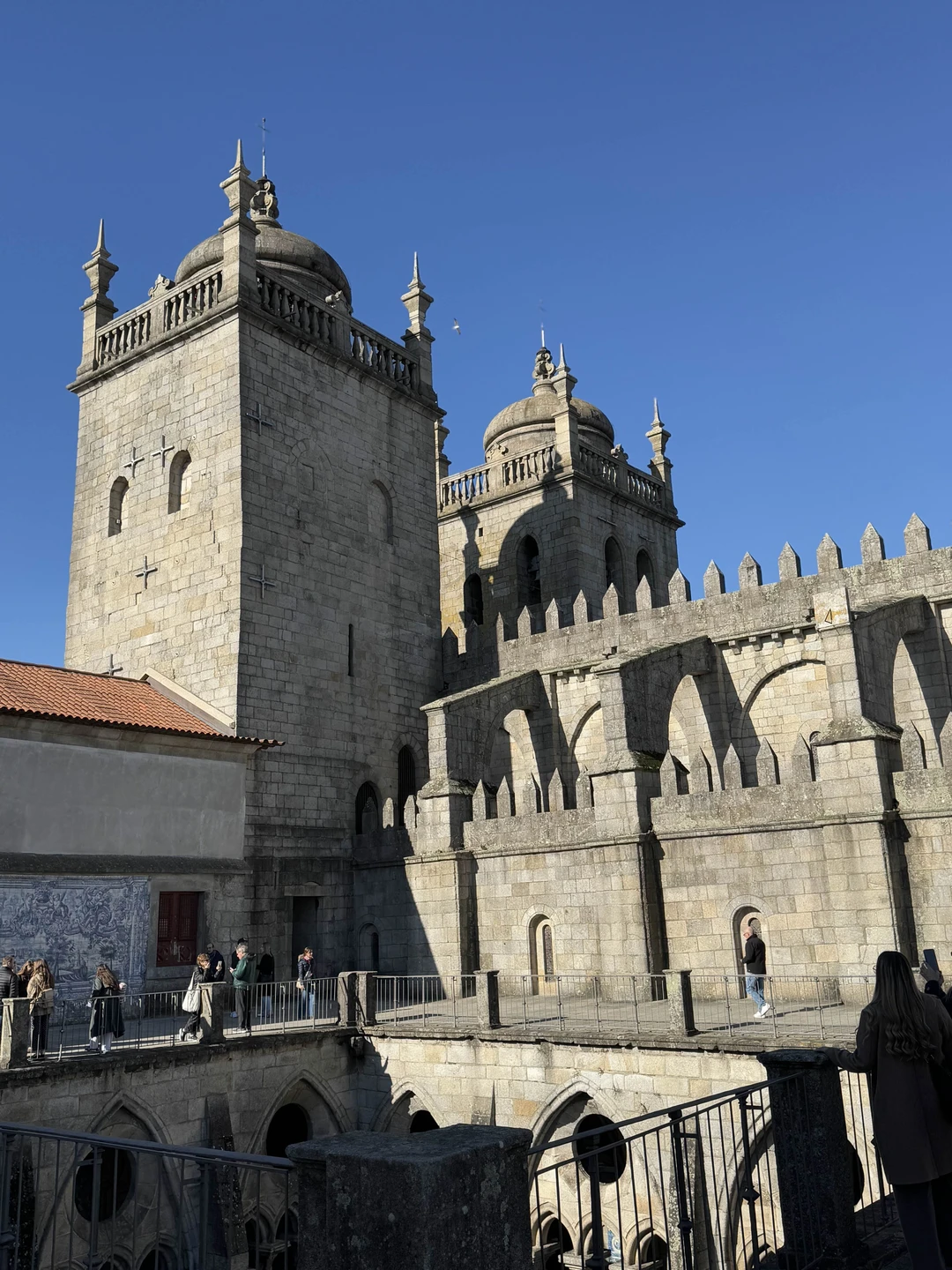 Экскурсия по Порто с Ольгой)Очень милая,обаятельная Ольга подробно познакомила нас со старым городом,провела по красивым улочкам,интересно