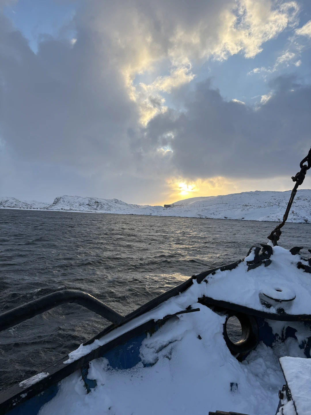 Итак, были в этом путешествии с гидом Владимиром. Поездку один раз немного переносили из‑за погоды, но ничего страшного - в итоге всё состоялось