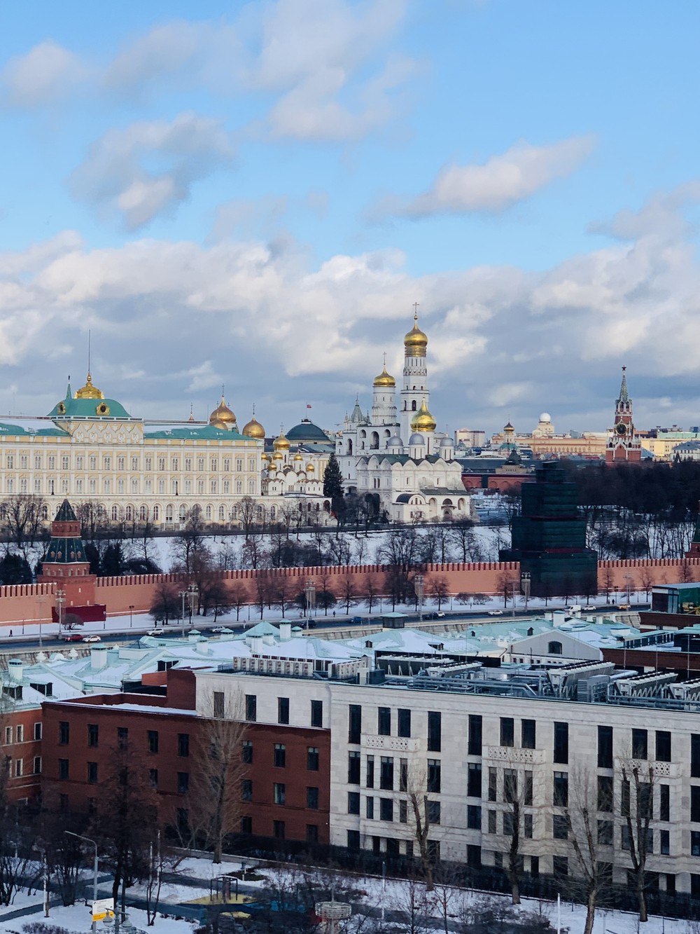 Фото Экскурсия по Дому на набережной с его жителем + выход на панорамную крышу