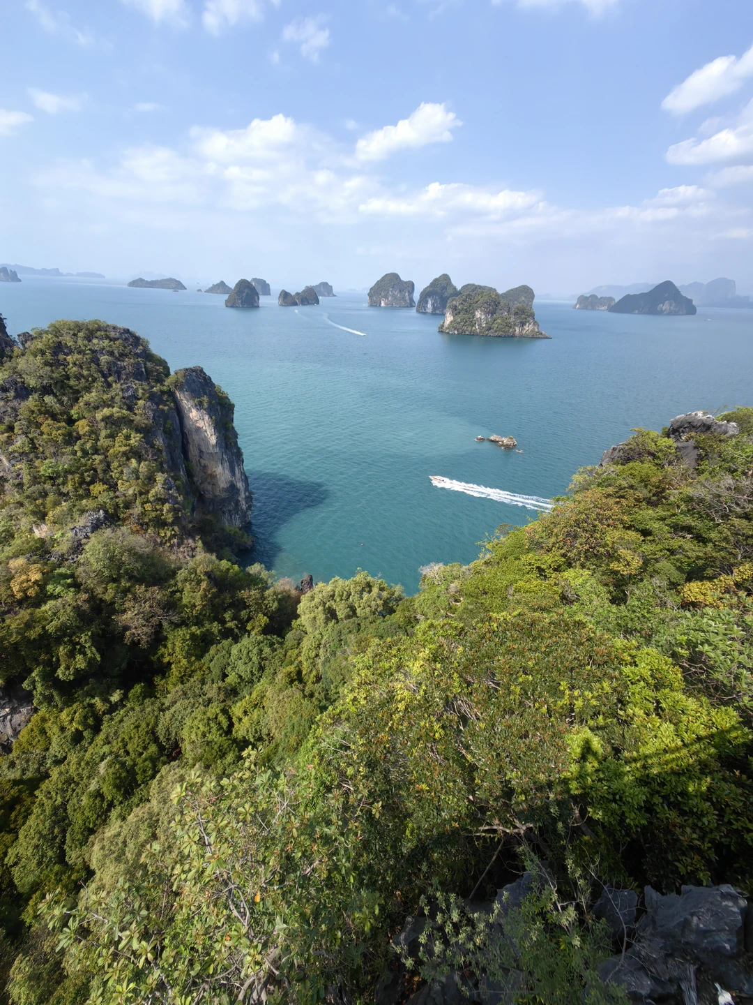Прекрасная поездка и организация процесса. Очень рады, что группа небольшая оказалась, всего 14 человек, было очень