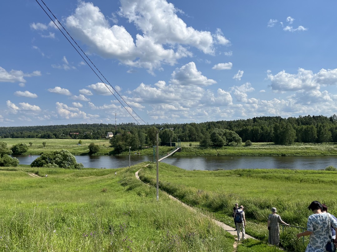 Экскурсия в Дом-музей Пришвина М. М. очень понравилась, ее проводила директор музея, которая была знакома с