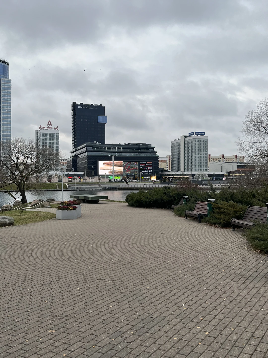 Была на обзорной экскурсии по Минску 22.11 с гидом Анатолием и осталась под впечатлением! Потрясающий экскурсовод