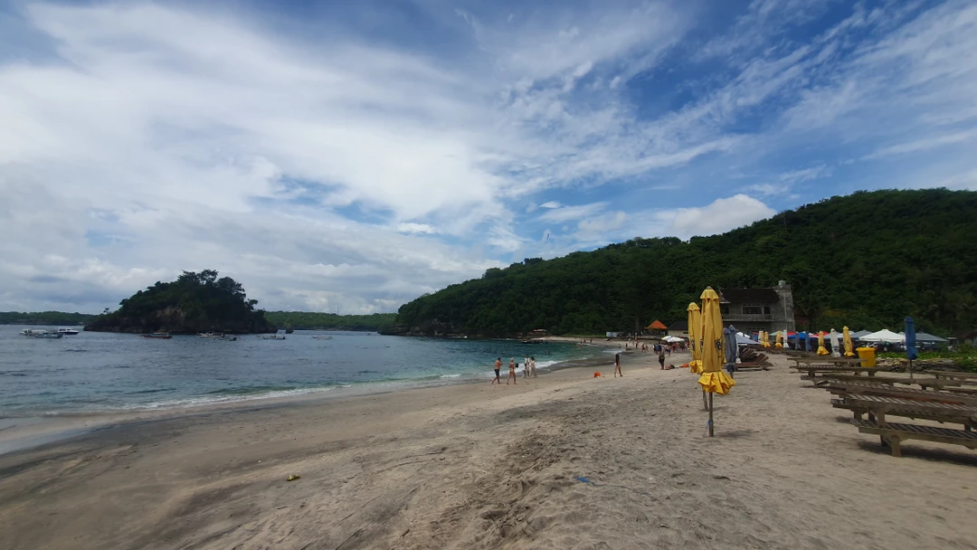 Без спешки побывали на всех локациях. Наш сопровождающий балиец Антон, приятный, частично знает русский язык, показывает