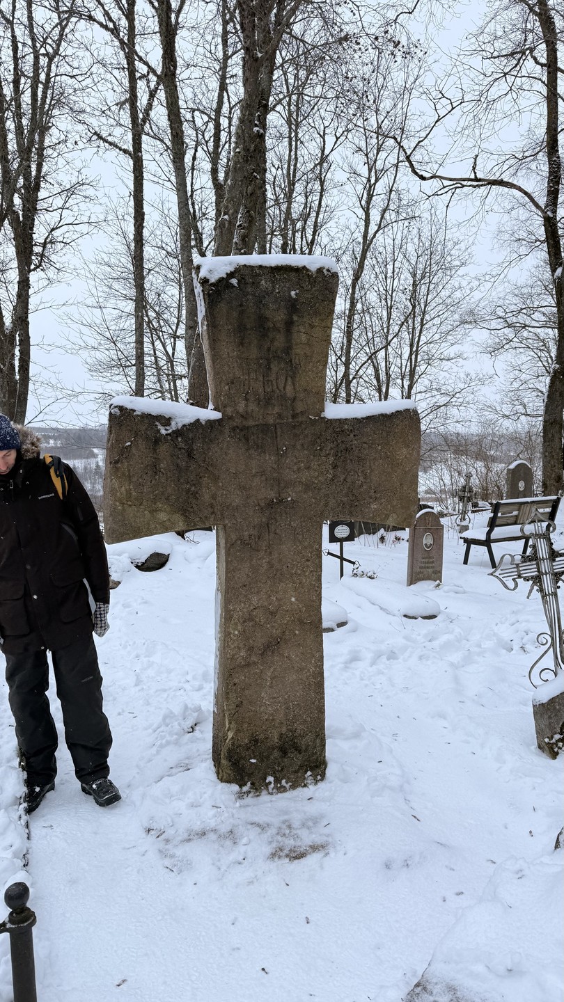 Изборск - обязательное место для посещения для гостей Пскова. Здесь прекрасная природа и отлично сохранившееся крепость