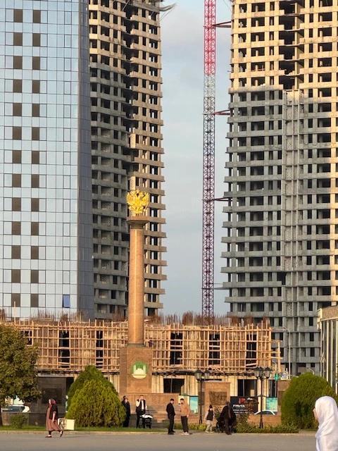 19 октября посетили город Грозный с Дмитрием. Мы оговорили очень нестандартную программу поездки, Дмитрий учел наши