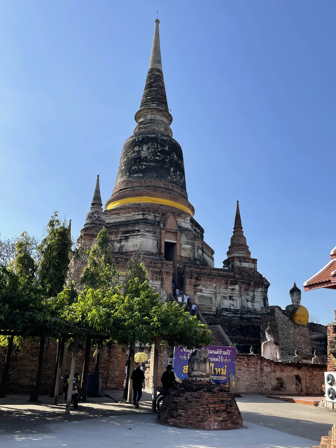 Интересная экскурсия в столицу древнего Сиама. Красивые, необычные храмы. Обязательно стоит съездить, рекомендую.