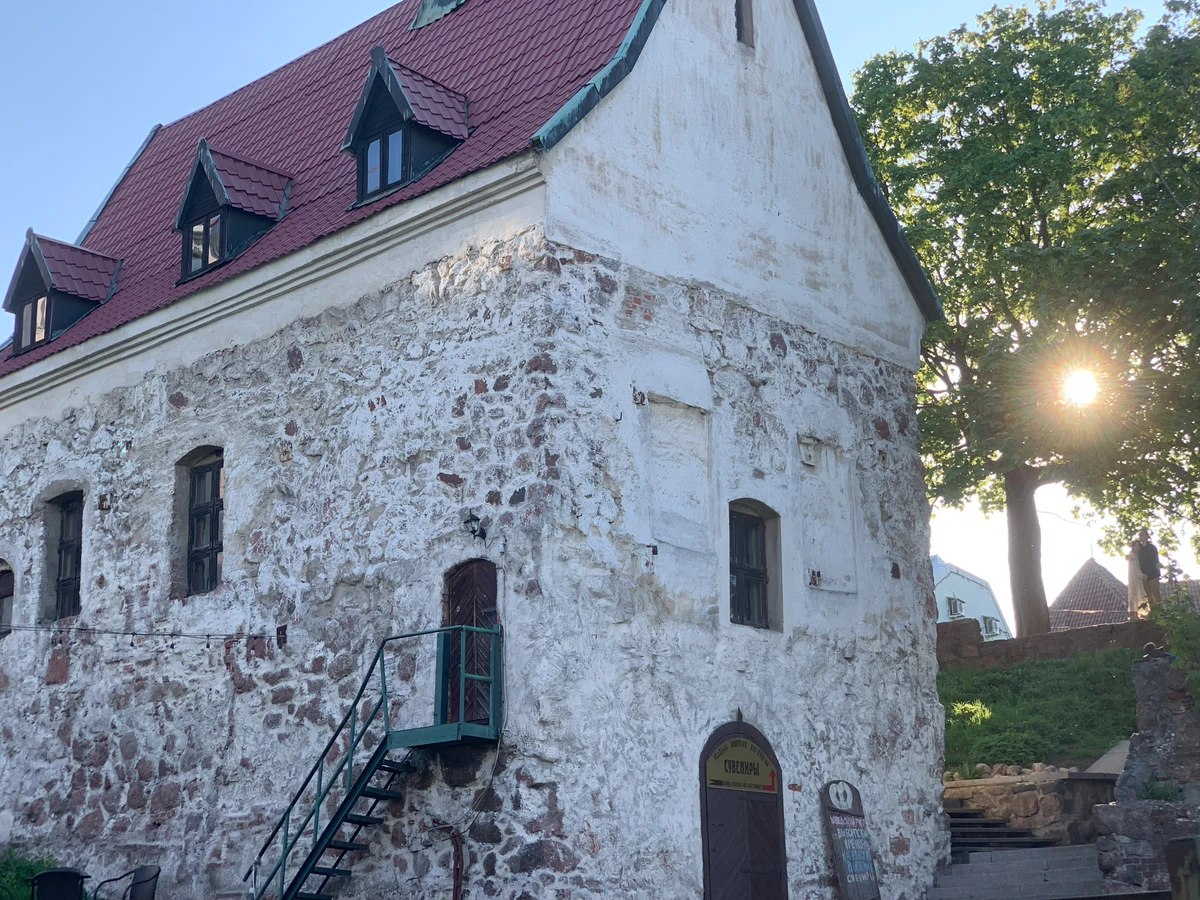 Путешествие по Выборгу на автомобиле с панорамной крышей