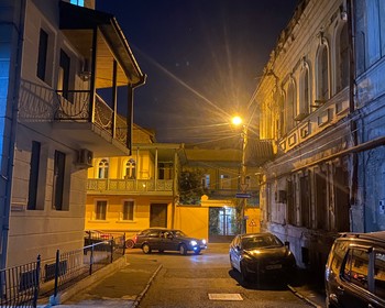 Троицкая церковь, переезд в Тбилиси, прогулка по городу