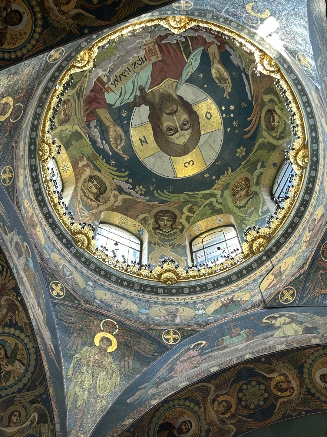 Аудио рассказ не понятно обрывается и начинается заново. Так несколько раз. Нужно каждый раз переключать. Не