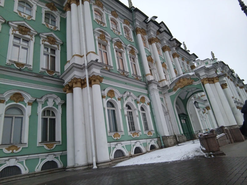 гид как родной человек,провел по самым красивым местам,человек опытный взахлеб слушали,большое спасибо ❤️