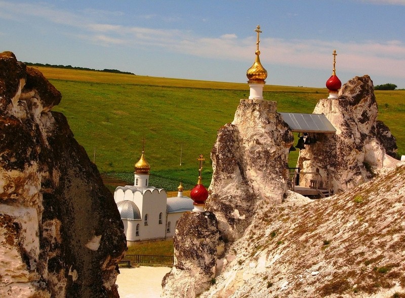 Дивногорье и Костомарово: легенды пещерных храмов