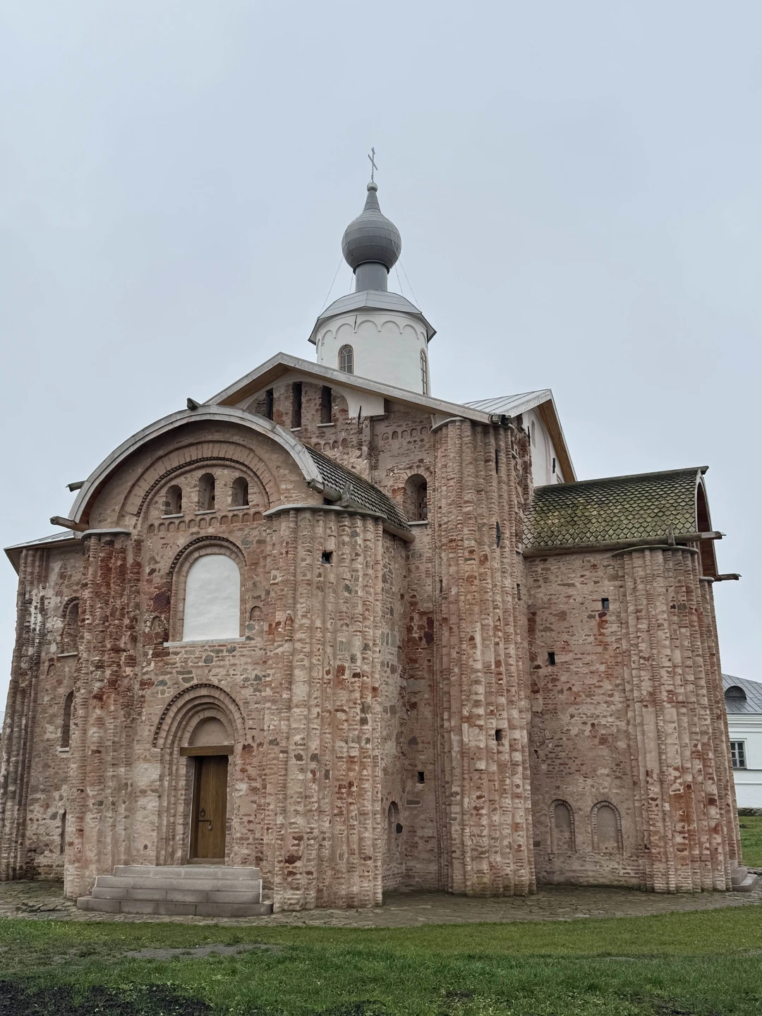 У нас был чудесный экскурсовод Ирина. Погрузила в историю, постаралась не терять ни минуты, чтобы рассказать