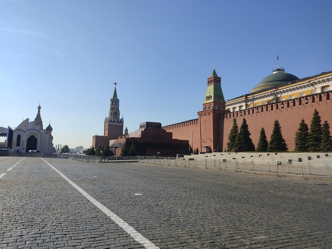 Общее впечатление от экскурсии положительное. Маршрут обзорной экскурсии изменили проводимые спортивные мероприятия в столице. Экскурсовод с
