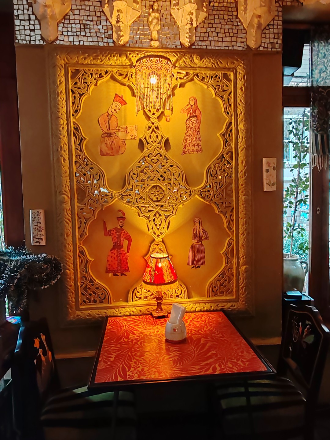 Очень понравилась экскурсия с Андро. Приятный, эрудированный, с хорошей чистой речью молодой человек. Пришёл на встречу