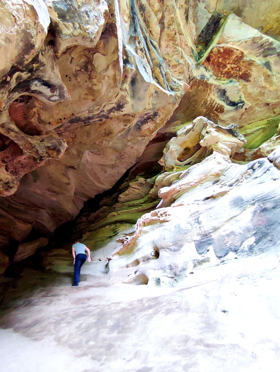 Если вам нужны даты, исторические факты, жёсткий тайминг, то вам лучше взять экскурсию на большом автобусе.