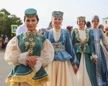 Татарская слобода, знакомство с основательницей образовательных учреждений, гастрономическая экскурсия в «Туган Авылым», фотосессия в костюмах