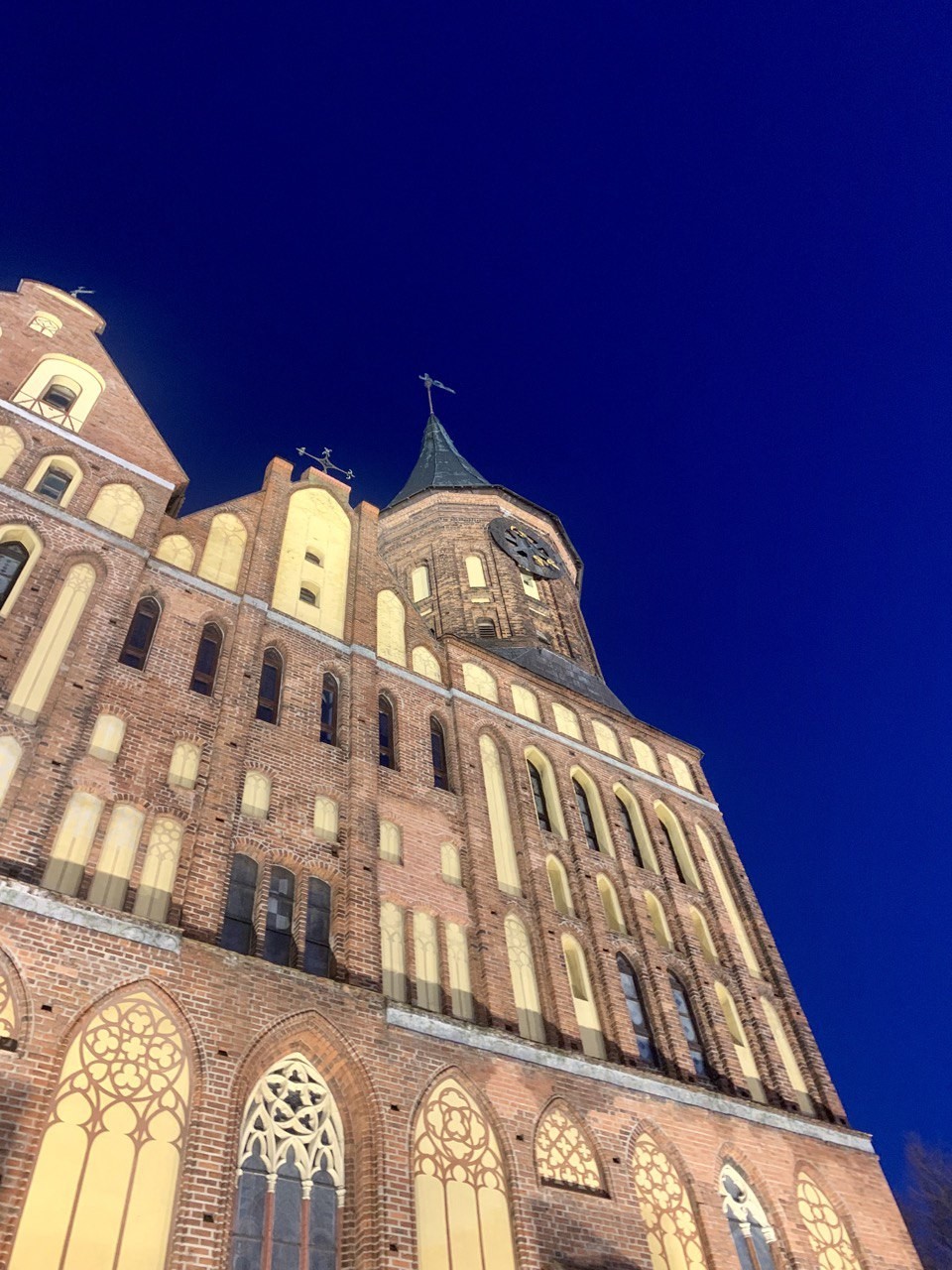 Было классно! Атмосфера в аудио, красивый голос и глубина. Потом на улице пошел снег и прогулка