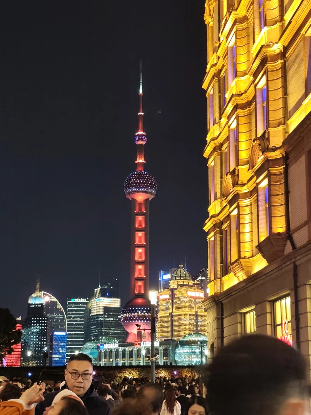 Мой самолёт задержали, и я опоздала к началу экскурсии больше, чем на час. Но Валерия меня