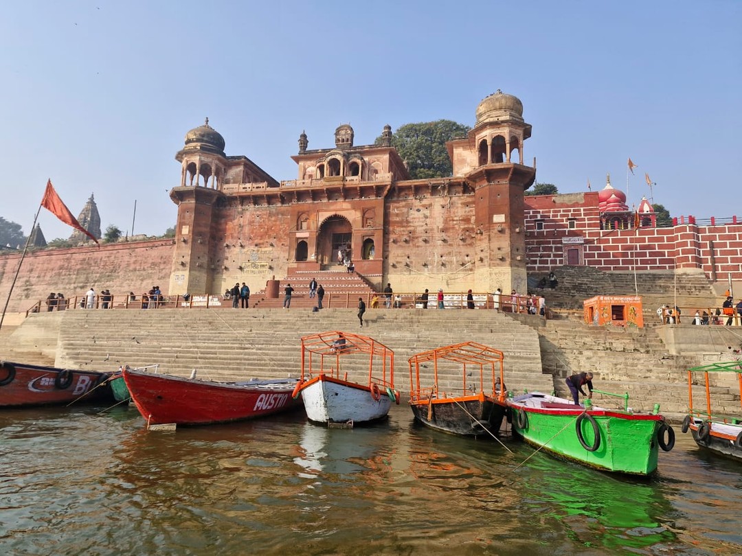 Отличная полнодневная экскурсия по Варанаси с гидом Артемием.