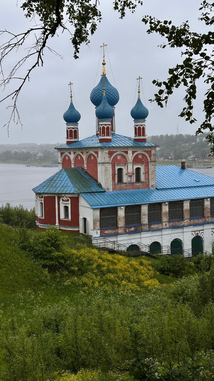 Неизведанный Тутуев поразил сохранившейся стариной, словно на машине времени перенеслись в прошлое. И в сопровождении нашего