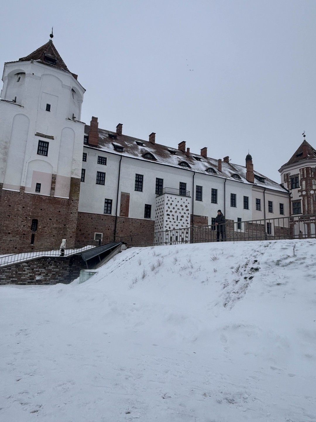Групповая экскурсия в замки Мир и Несвиж (обед включен) (Елена)