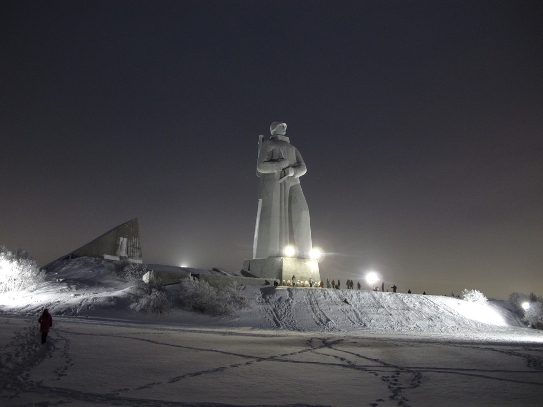 Экскурсия прошла бодро. Посмотрели прекрасную панораму города, знаковые места, послушали историю. Вдоволь полазили по снегу. Фитнес)