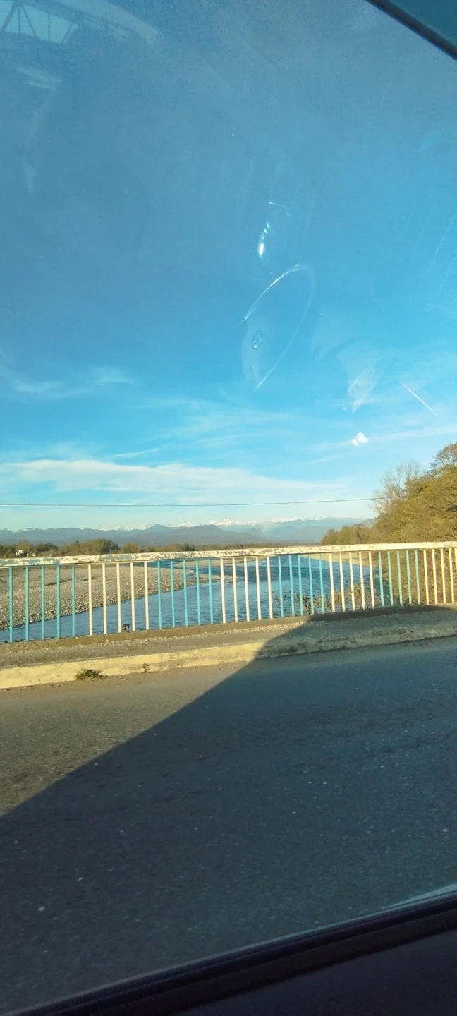 Рекомендую Андрея, как отличного гида, знающего рассказчика и опытного водителя! Помимо природного спа мы смогли посетить