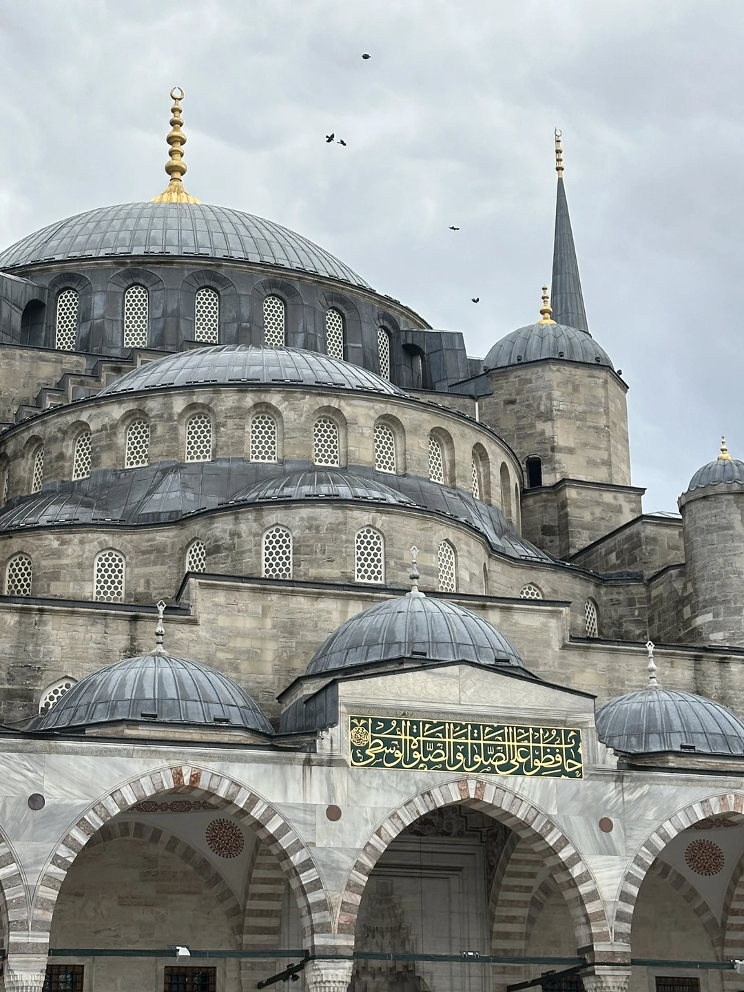 Экскурсия очень насыщенная, интересная, а гид порадовал радушным приемом! Был дождь, нас угостили чаем и сладостями