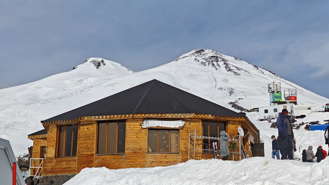 Огромное спасибо за прекрасную экскурсию! Всё было просто великолепно: отлично составленный маршрут, который позволил увидеть самое