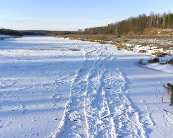 Введение в зимнюю рыбалку: снасти, лунки, техники лова, поведение рыбы