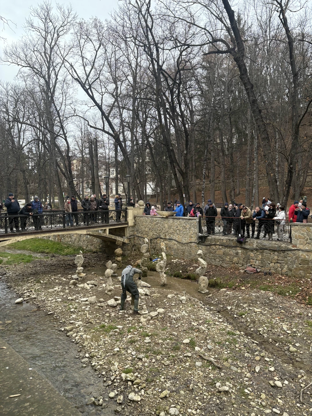 Оригинальная подача материала! Все слышно,никто не мешает никому,ходишь и наслаждаешься городом! Спасибо Анне!