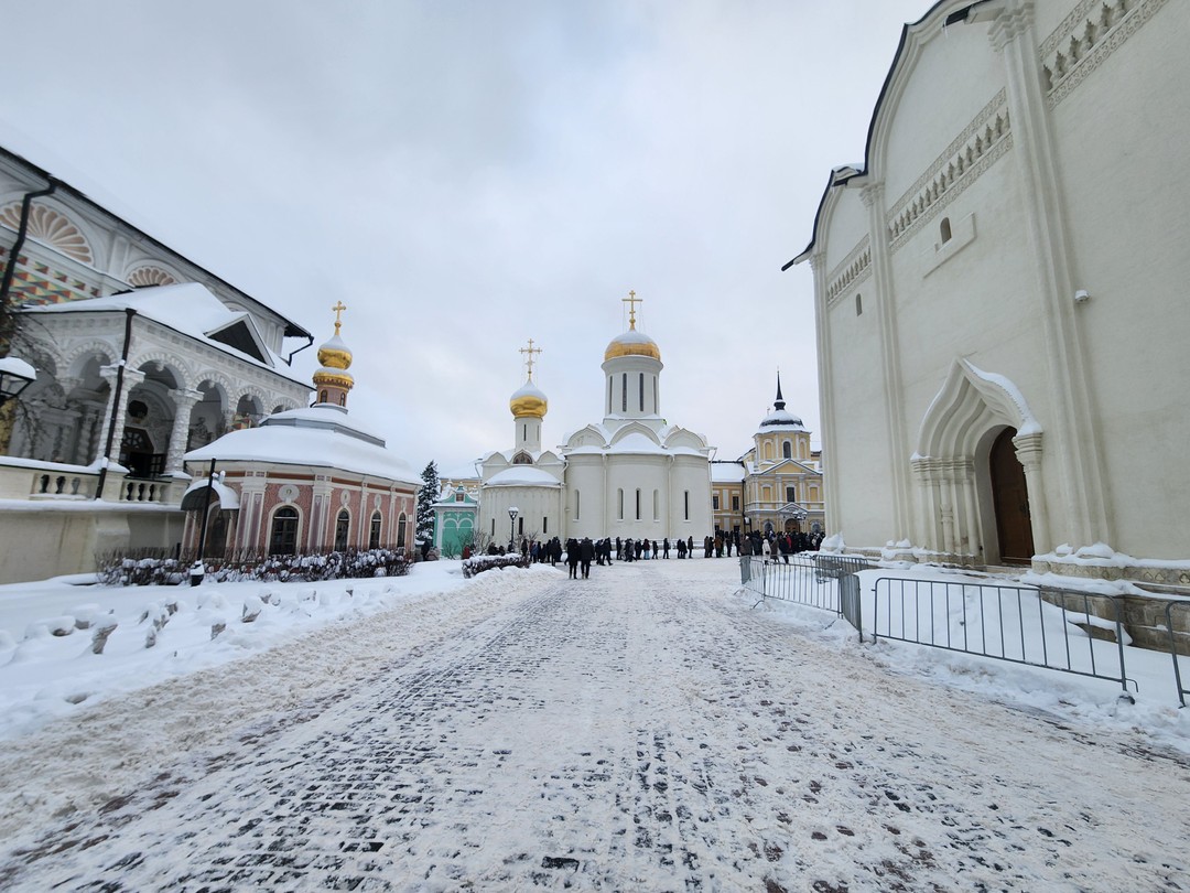 Спасибо огромное гиду Михаилу за такое интересное и незабываемое знакомство со Свято-Троицкой Сергиевой Лаврой. День экскурсии