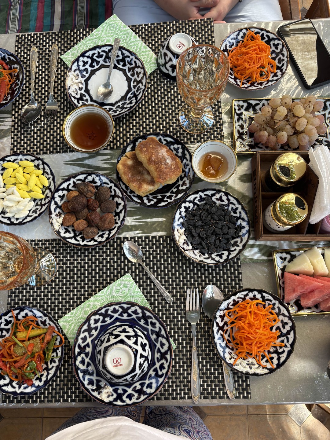 Отлично провели время в гостях у Нозы и ее семьи! Вместе приготовили Самаркандский плов. Поболтали о