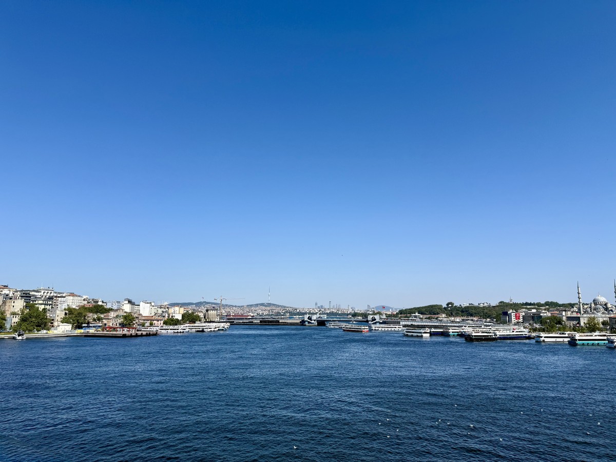 Между двумя континентами: прогулка на яхте по Босфору