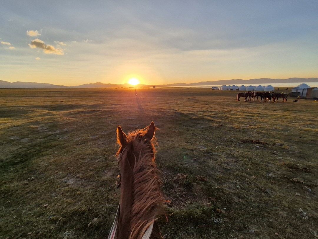 Просто невероятное путеществие по красивешим местам Киргизии, каждень день нам с группой казалось, что мы пересекли