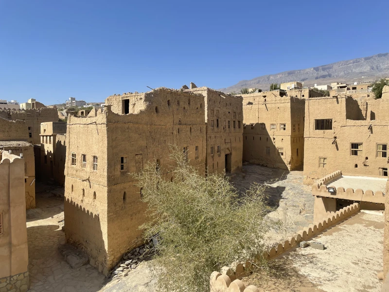 Низва и Аль-Хамра: по следам истории Омана