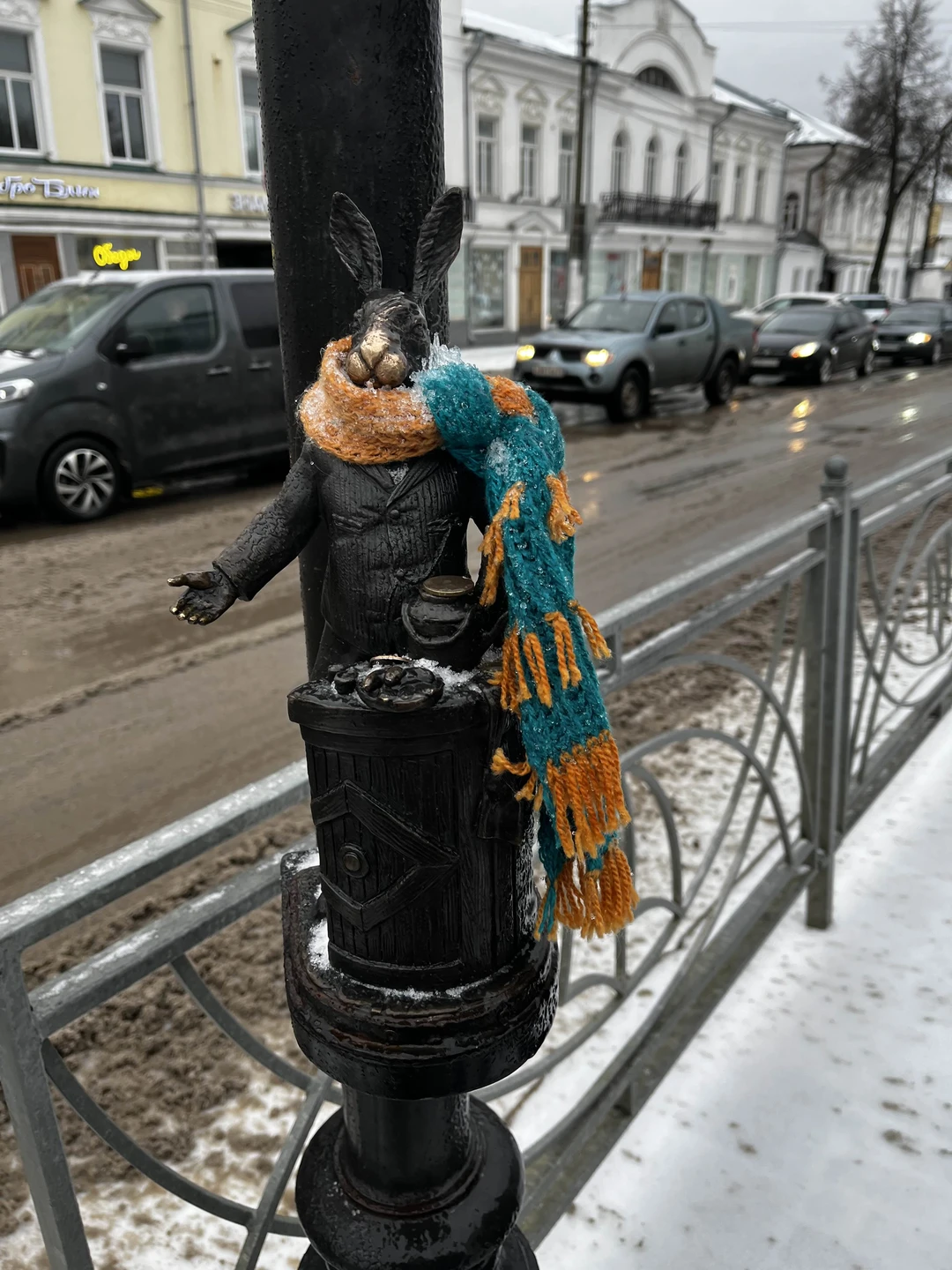 Были с мужем на экскурсии в конце ноября, экскурсию проводил Алексей. Несмотря на плохую погоду, экскурсия