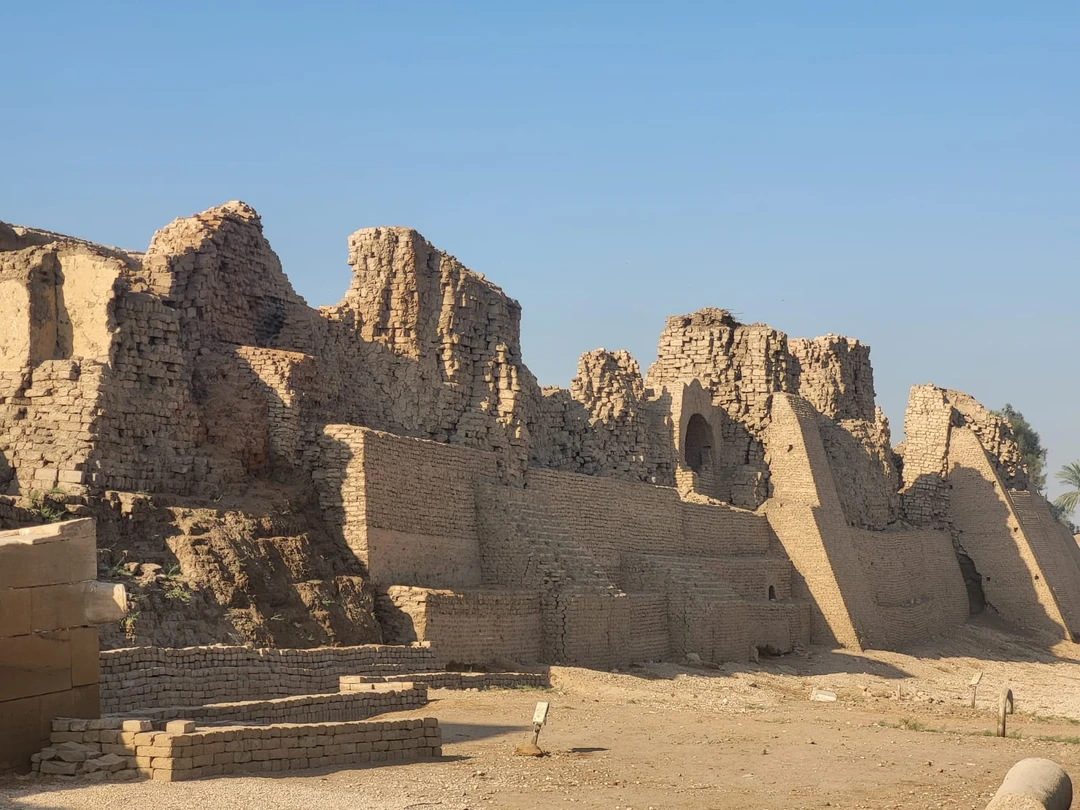 Отличная экскурсия, но немного утомительно дорога, будьте готовы к 15ти часам (+/-). Гид Шаркави - все понравилось