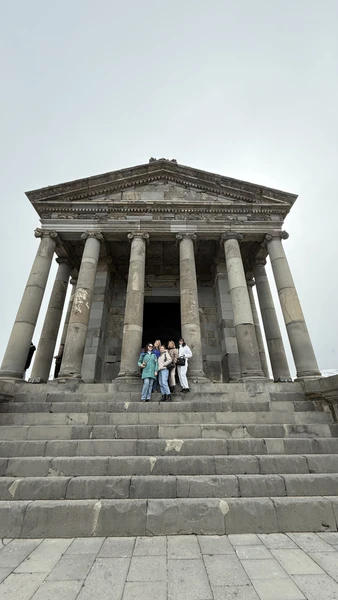 индивидуальную экскурсию нам проводил гид Вардан, за что ему огромное спасибо. комфортно, интересно, без суеты, учитывались