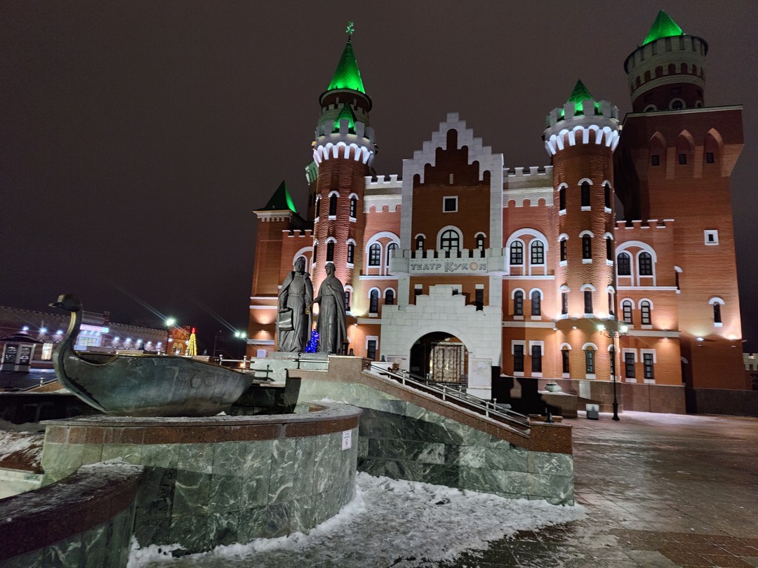 Евгений просто экскурсовод высочайшего класса! Очень любит свой город и свою работу. Увлекательно и интересно рассказывает