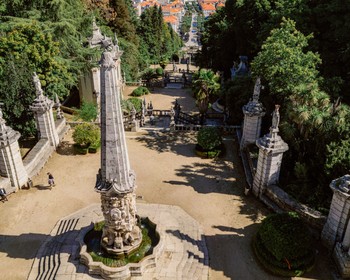 Дегустация на винодельне Quinta da Aveleda, обед в панорамном ресторане, прогулки по Ламегу