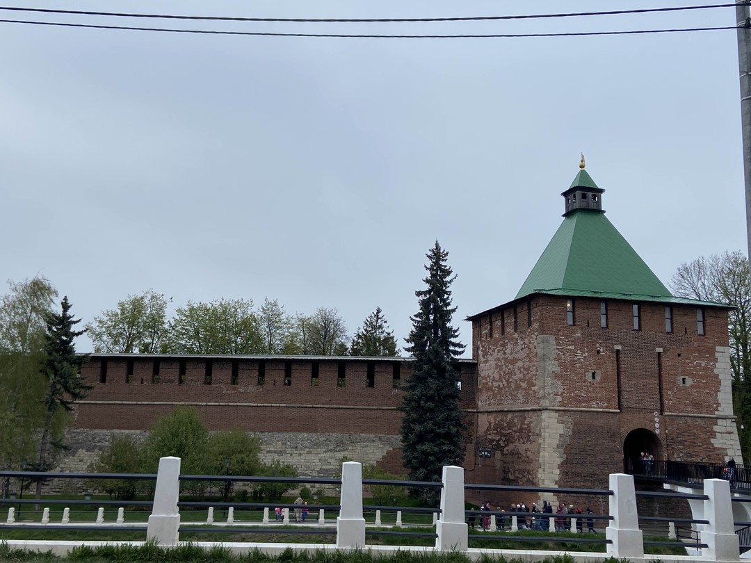 Экскурсовод Антон довольно интересно преподносит материал, единственное, было очень много личных историй и отступлений от темы