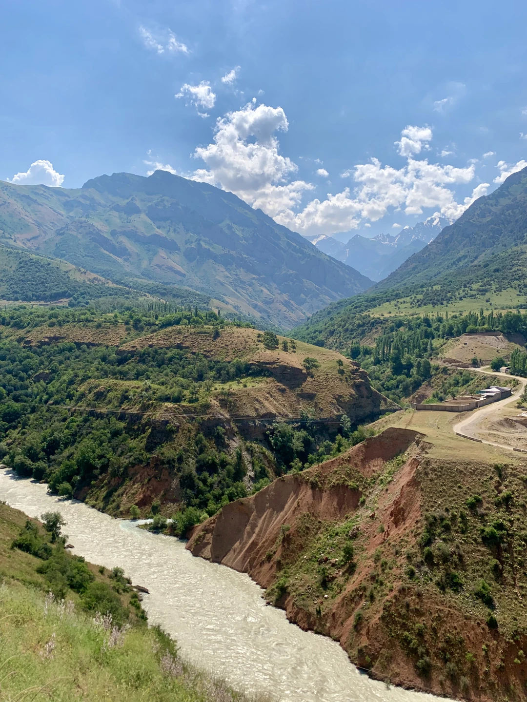 Озёра Урунгач и Чарвакское водохранилище из Ташкента