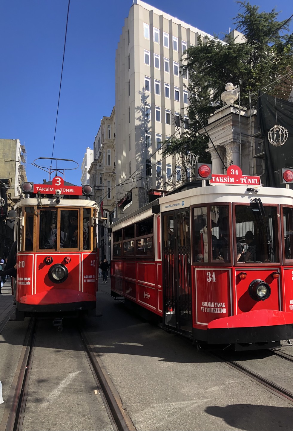 Огромная благодарность Татьяне за замечательную фотопорогулку «Тайны Истикляля»! Татьяна нас встретила в ближайшей точке от нашего