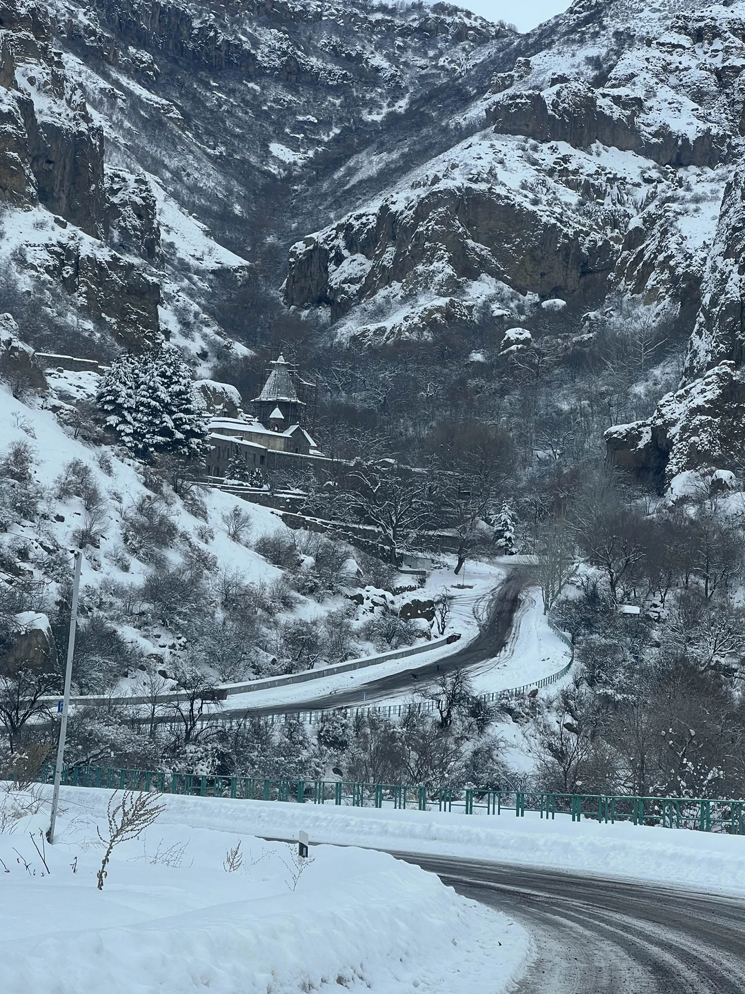 Это была одна из лучших экскурсий в моей жизни. Я улыбалась с самого утра. В храм