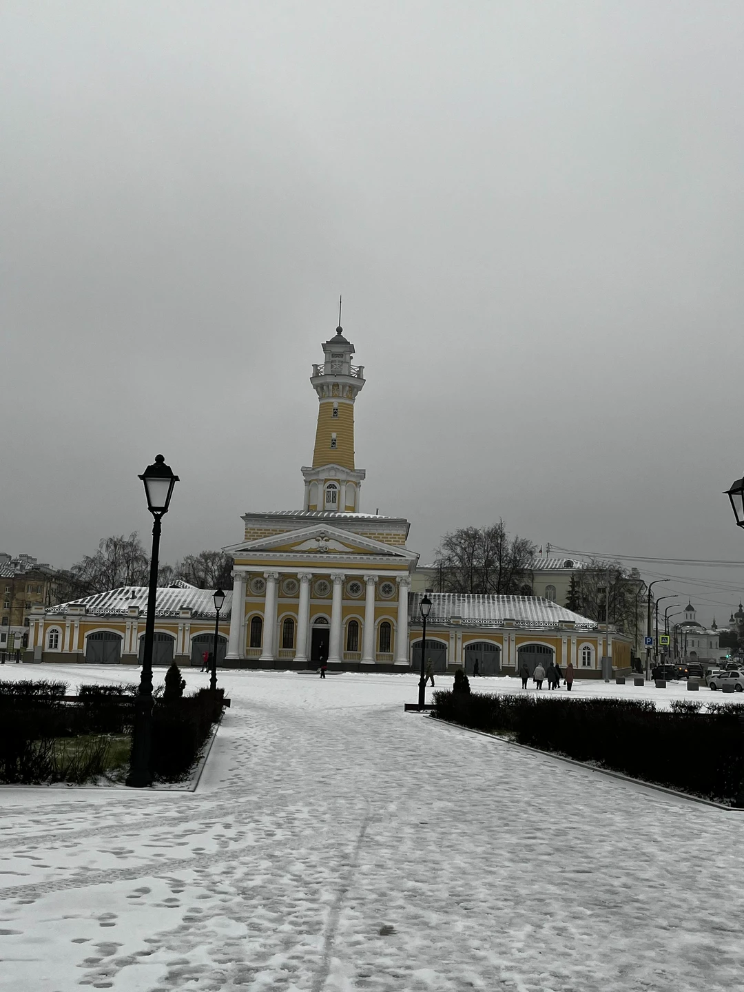 Были с мужем на экскурсии в конце ноября, экскурсию проводил Алексей. Несмотря на плохую погоду, экскурсия